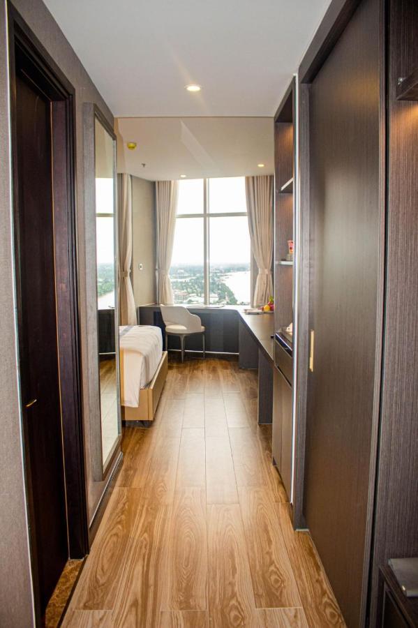 Diamond Stars Ben Tre Hotel Buitenkant foto A room at the hotel