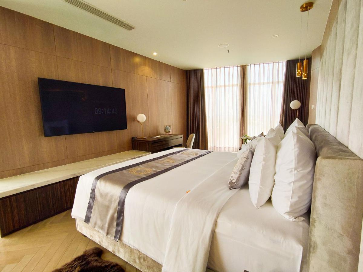 Diamond Stars Ben Tre Hotel Buitenkant foto A bedroom at the hotel