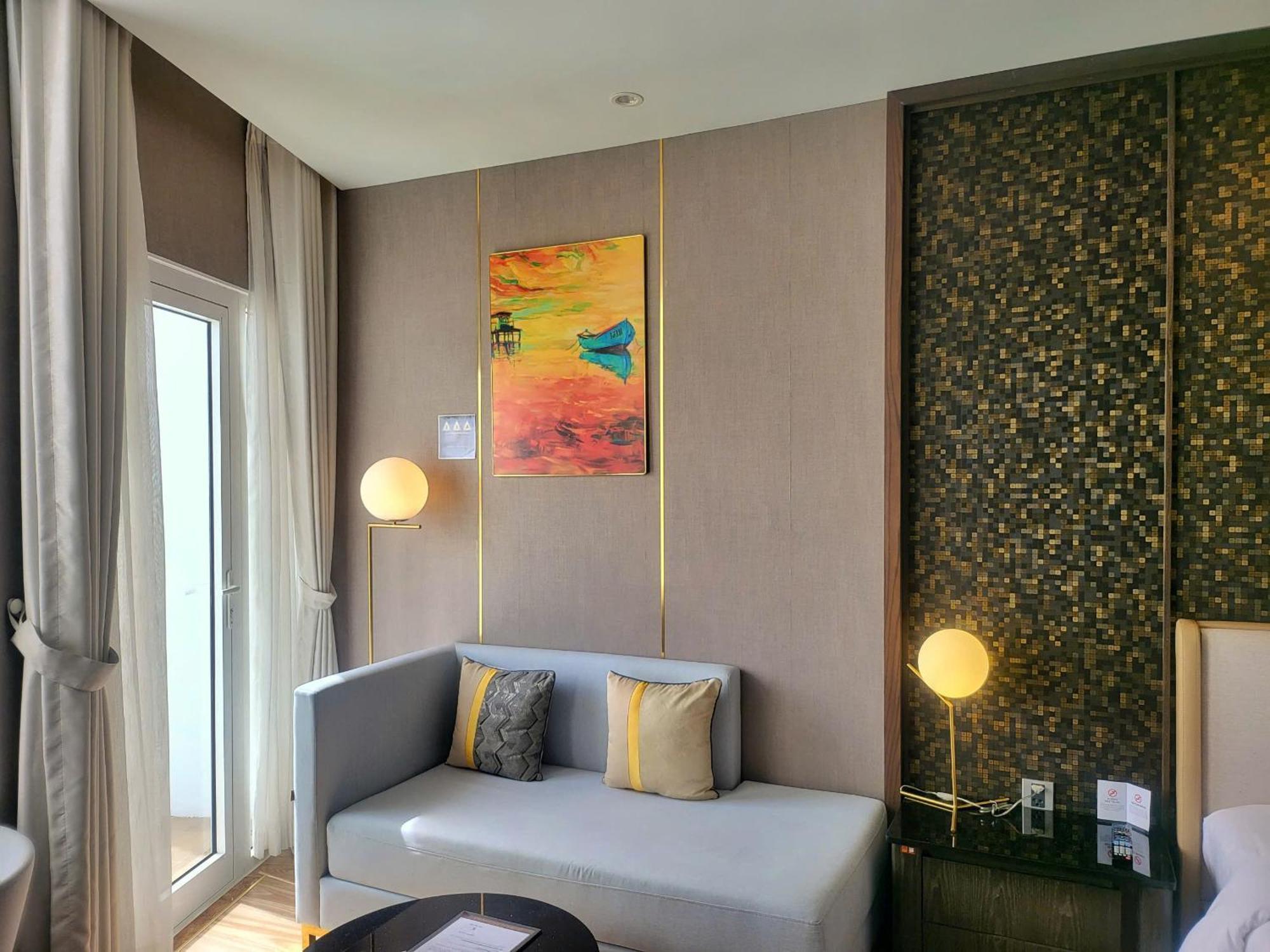 Diamond Stars Ben Tre Hotel Buitenkant foto A room at the hotel