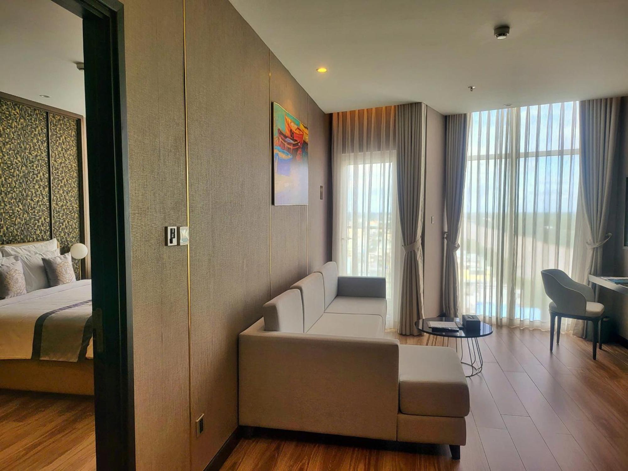 Diamond Stars Ben Tre Hotel Buitenkant foto A suite at the hotel