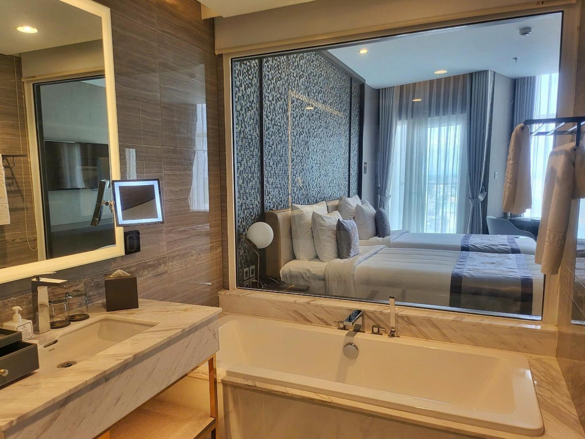 Diamond Stars Ben Tre Hotel Buitenkant foto Bathroom